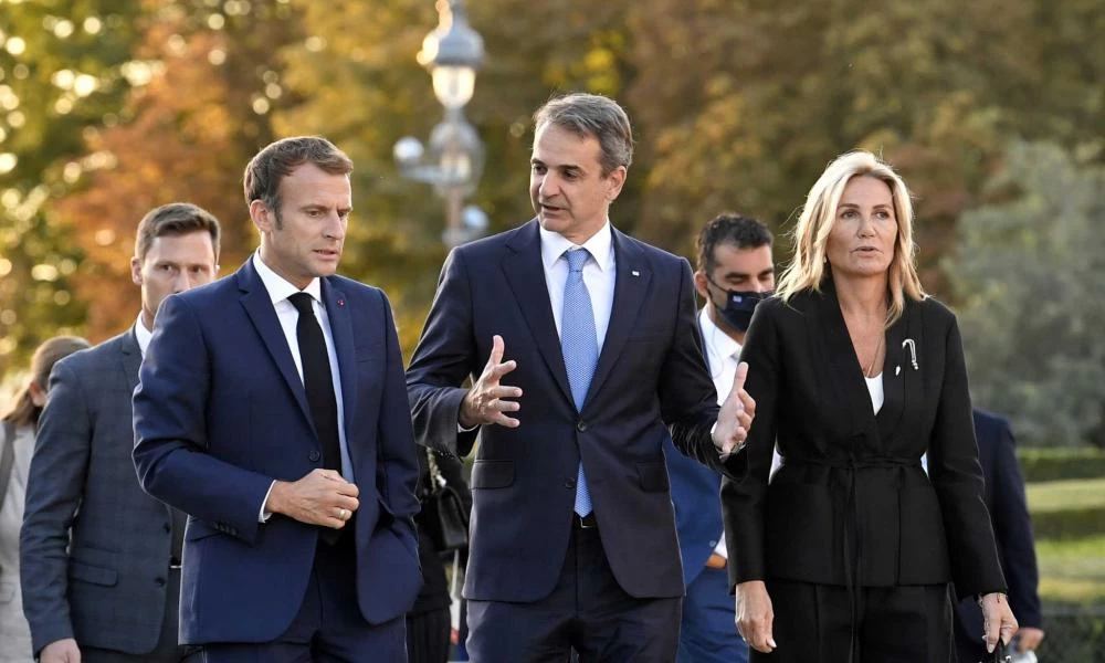 Μητσοτάκης – Μακρόν στην έκθεση για τα 200 χρόνια της Ελληνικής Επανάστασης στο Λούβρο